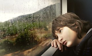 Der Verzicht auf soziale Kontakte trifft Kinder und Jugendliche während der Pandemie hart. - Pixabay
