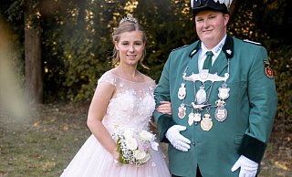 Freuen sich auf das Fest des Jahres: Albert Moers und Olivia Kleinert bilden das amtierende Königspaar. - Heimatschutzverein Scherfede