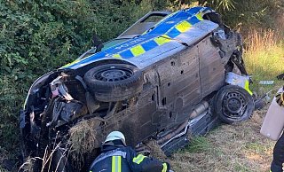 Auf der Kreisferienstraße bei Brakel ist ein Streifenwagen der Polizei verunglückt. - Polizei Höxter
