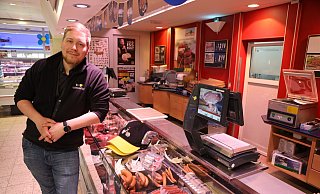 Alexander Otto will die Frischeabteilung des Edeka-Marktes in der Schulstraße modernisieren. Damit ist auch ein Bekenntnis zum Standort verbunden. - Jörg Stuke