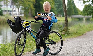 Sieger des Deutschland-Cups: Der fünfjährige Mika Krause aus Herford hat bei der Deutschen Meisterschaft im BMX Race den ersten Platz in der Altersklasse 5/6 belegt. - Yvonne Gottschlich