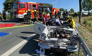 Der Oldtimer DKW F12 wurde bei dem Unfall auf der B68 stark beschädigt. - Ralph Meyer