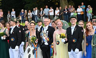 Mittendrin statt nur dabei: das Königspaar Sandra Vogt und Frank Wiesemann. - Thomas Kube