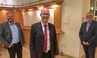 Thomas Beck (M.) wurde als Nachfolger des scheidenden Vorsitzenden Klaus Oehler gewählt. Becks Nachfolge als stellvertretender Stadtverbandsvorsitzender wird Christoph Büker (l.) antreten. - CDU Herford