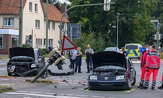Schwerer Unfall an der Jöllenbecker Straße. - Andreas Zobe