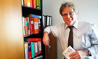 Der Verler Fachanwalt für Arbeitsrecht Peter Heethey beantwortet die wichtigsten Fragen rund um den Arbeitsplatz während der Corona-Pandemie. - Christian Geisler