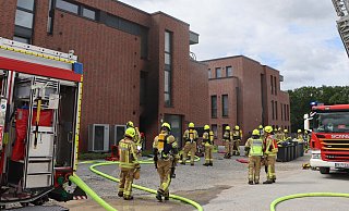 Die Erdgeschosswohnung in einem Mehrparteienhaus in Delbrück brannte komplett aus. - Feuerwehr Delbrück