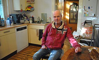 Michael Fortenbacher muss mit seiner Frau und seiner Schwiegermutter das Gebäude verlassen. - Ludger Osterkamp