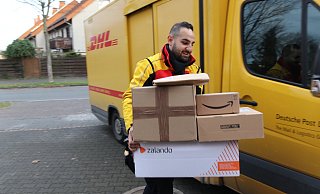 Jonny Nergiz ist seit mehr als vier Jahren als Paketzusteller unterwegs. - David Knapp