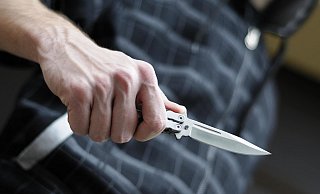 Dreimal soll der junge Mann auf seinen Mitbewohner eingestochen haben.  - Symbolfoto/picture alliance