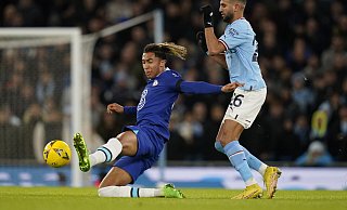 SCP-Neuzugang Bashir Humphreys (l.) hatte am 8. Januar im FA-Cup-Spiel bei Manchester City sein Profidebüt für den FC Chelsea gefeiert. Hier klärt er vor City-Stürmer Riyad Mahrez. - picture alliance