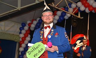 Jonas Behrenberg hielt 2024 wortwörtlich seine erste Rede. - Elferrat Ovenhausen