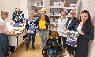 Das ehrenamtliche Team der Diakonie Paderborn-Höxter organisiert und verteilt Schulmaterialien an bedürftige Familien in Warburg. - Dieter Scholz