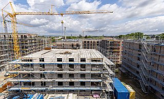 Auf dem Alanbrooke-Gelände entstehen derzeit unter anderem Gebäude der Wohnungsgesellschaft Paderborn (WGP) mit rund 270 sozial geförderten Wohnungen. Sie sollen mit dazu beitragen, den Bedarf an bezahlbarem Wohnraum zu decken. - Niklas Tüns Auf dem Alanbrooke-Gelände entstehen derzeit unter anderem Gebäude der Wohnungsgesellschaft Paderborn (WGP) mit rund 270 sozial geförderten Wohnungen. Sie sollen mit dazu beitragen, den Bedarf an bezahlbarem Wohnraum zu decken. - Niklas Tüns