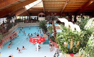 Am Wellenbecken im beliebten Freizeitbad H2O soll ein 42-Jähriger heimlich Aufnahmen von minderjährigen Schwimmerinnen gemacht haben. - Frank-Michael Kiel-Steinkamp (Archiv)