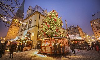 Der Bielefelder Weihnachtsmarkt – hier ein Bild aus dem Jahr 2018 – ist mit Schnee noch etwas stimmungsvoller. - Sarah Jonek