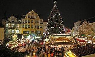 Der Alte Markt hat während des Herforder Weihnachtsmarktes traditionell den größten Besucherandrang zu verzeichnen. Direkt angrenzend liegt die Citywache. - Frank-Michael Kiel-Steinkamp