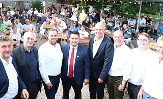 Uwe Seibel (Vorsitzender Werbegemeinschaft/5. v. l.) mit den Bürgermeisterkandidaten Frank Wolters, Roger Voigtländer, Alexander Senn, Marvin Weber, Stefan-Oliver Strate, Stephan Hoppe und Reinhard Borgmeier. - Holger Kosbab Uwe Seibel (Vorsitzender Werbegemeinschaft/5. v. l.) mit den Bürgermeisterkandidaten Frank Wolters, Roger Voigtländer, Alexander Senn, Marvin Weber, Stefan-Oliver Strate, Stephan Hoppe und Reinhard Borgmeier. - Holger Kosbab