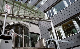 Ins Rathaus selbst kommen Löhnerinnen und Löhner problemlos hinein. Für einen Besuch im Bürgerbüro oder bei Ämtern bracht man derweil einen Termin. - Felix Eisele