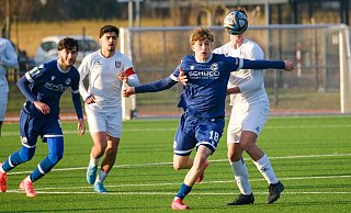 Lenni Unruh (vorn) und seine U19-Arminen verpassten gegen Frankfurt den Sieg. - Andreas Zobe Lenni Unruh (vorn) und seine U19-Arminen verpassten gegen Frankfurt den Sieg. - Andreas Zobe