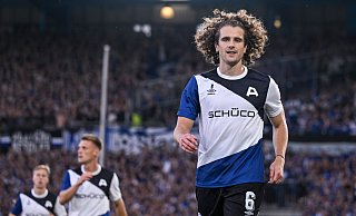 Mael Corboz unterstützt die Arminia auf und neben dem Platz. - Teresa Kröger