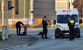 Ein spezielles Unfallteam hat die Arbeit aufgenommen und sichert bis in den frühen Nachmittag Beweise. - Moritz Trinsch Ein spezielles Unfallteam hat die Arbeit aufgenommen und sichert bis in den frühen Nachmittag Beweise. - Moritz Trinsch