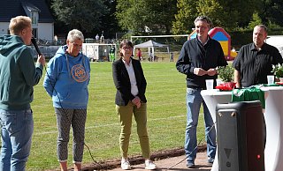 Moderator Florian Finke (links) mit den Kandidaten Susanne Rutenkröger (v. l.), Stefanie Janßen-Rickmann (Grüne), Matthias Ciesler (CDU) und Jörn Döring (UWG). - Gerald Dunkel