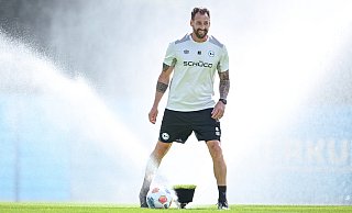 Cheftrainer Mitch Kniat geht gut gelaunt in die Vorbereitung mit Arminia Bielefeld. - Teresa Kroeger