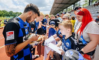 Neuzugang Lucas Copado gab den SCP-Fans bereits reichlich Autogramme. - BESIM MAZHIQI