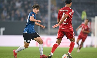Daniel Richter (l.) feierte am ersten Spieltag beim 5:1-Sieg von Arminia Bielefeld über Fortuna Düsseldorf sein Debüt in der 2. Fußball-Bundesliga. - Teresa Kroeger