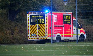 Beim Bezirksligaspiel in Heepen verletzte sich ein Wellensieker Spieler schwer. - Andreas Zobe