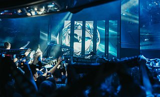 Eine Wahnsinns-Party in Schwarz-Weiß-Blau: Die Stimmung im Café Europa war ausgelassen. Zum Pokalspiel macht jetzt das "Stereo" mehrere Partyangebote. In Berlin. - Café Europa