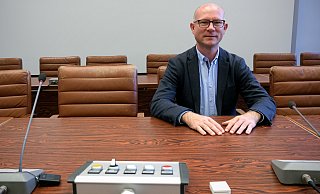 Der Bürgermeisterplatz im Ratssaal war Christian Antls Ziel, jetzt hat er ihn bekommen. Die eigentliche Arbeit aber beginnt jetzt erst für das neue Stadtoberhaupt. - Felix Eisele Der Bürgermeisterplatz im Ratssaal war Christian Antls Ziel, jetzt hat er ihn bekommen. Die eigentliche Arbeit aber beginnt jetzt erst für das neue Stadtoberhaupt. - Felix Eisele