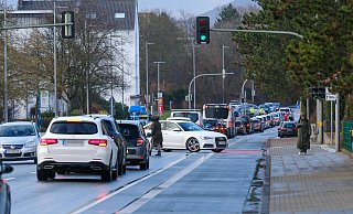 Insbesondere im morgendlichen Berufsverkehr staut sich der Verkehr auf dem Stadtring in Bielefeld vor den Ampeln an der Kreuzung Berliner Straße/Stadtring. Mögliche Lösungen dafür werden diskutiert. - Andreas Zobe
