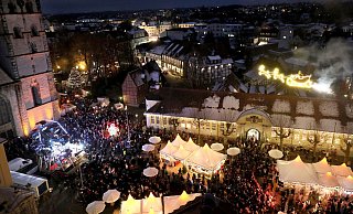 Weihnachtsmarkt in Herford: In diesem Jahr erstmal ohne den beliebten fliegenden Weihnachtsmann. - Archiv: Frank-Michael Kiel-Steinkamp