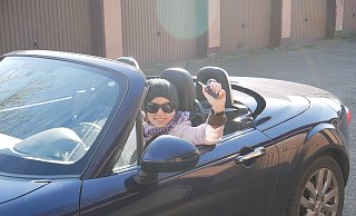 Vanessa Zobel (34) ist wieder Auto gefahren. Nach einem Unfall saß sie jahrelang nicht mehr am Steuer. - Privat