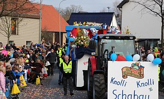 Zum Karnevalsumzug in Scharmede kommen sonst immer mehrere tausend Besucher. - Karnevalverein Blau-Weiss 1974 Scharmede