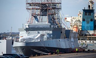 Ein Marineschiff vom Typ Meko 200 für Ägypten liegt im Neustädter Hafen (Archivbild). - Foto: Sina Schuldt/dpa