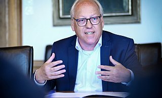 Oberbürgermeister Pit Clausen legt jedes Jahr seine Nebeneinkünfte offen. - Barbara Franke