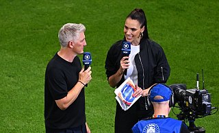 Die DFB-Elf geht «mit einem guten Gefühl raus», findet Bastian Schweinsteiger (l). - Arne Dedert/dpa