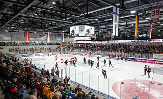 Der Deutsche Eishockey-Bund will 2027 neben der Männer-WM erstmals auch die der Frauen ausrichten. - Christian Kolbert/dpa