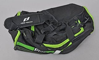 Taucher haben nach dem Raubüberfall diese Sporttasche und einen grauen Müllsack im Nesthauser Grund gefunden. - Polizei Paderborn