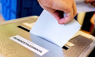Jetzt steht fest, welche Namen die Bielefelderinnen und Bielefelder auf dem Stimmzettel zur Bundestagswahl finden werden. - Hauke-Christian Dittrich/dpa Jetzt steht fest, welche Namen die Bielefelderinnen und Bielefelder auf dem Stimmzettel zur Bundestagswahl finden werden. - Hauke-Christian Dittrich/dpa