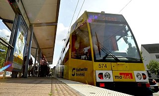 Die Stadtbahnlinie 1 nach Senne war aufgrund eines Notfalls an Bord gezwungen, eine halbe Stunde am Landgericht zu stoppen. - Symbolfoto: Sandra Kreutzer