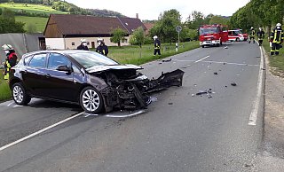 Der Opel wurde durch den Aufprall auf der Fahrbahn der L 755 gedreht. - Simone Flörke