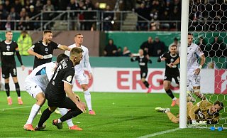 Traf früh zur St. Pauli-Führung: Hauke Wahl (M) - Daniel Bockwoldt/dpa