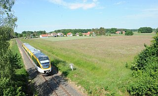 Ein möglicher Klinik-Standort liegt in Alt-Espelkamp. Im Westen wird er von der Bahn begrenzt. Im Osten teilt die Alte Waldstraße den Standort. - Joern Spreen-Ledebur