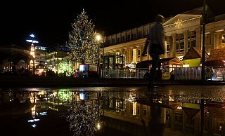 In der Weihnachtszeit verstärkt sich bei vielen Menschen das Gefühl von Einsamkeit. - Marijan Murat/dpa/dpa-tmn