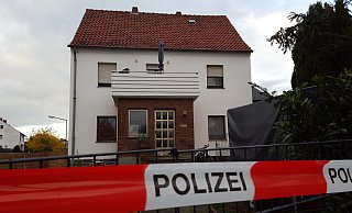 Das Haus wurde von der Polizei für weitere Ermittlungen beschlagnahmt. - David Schellenberg