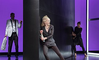 Cornelius Gebert (v.l.), Brit Dehler und Leona Grundig in der Uraufführung von „Deinen Platz in der Welt“. - Philipp Ottendörfer
